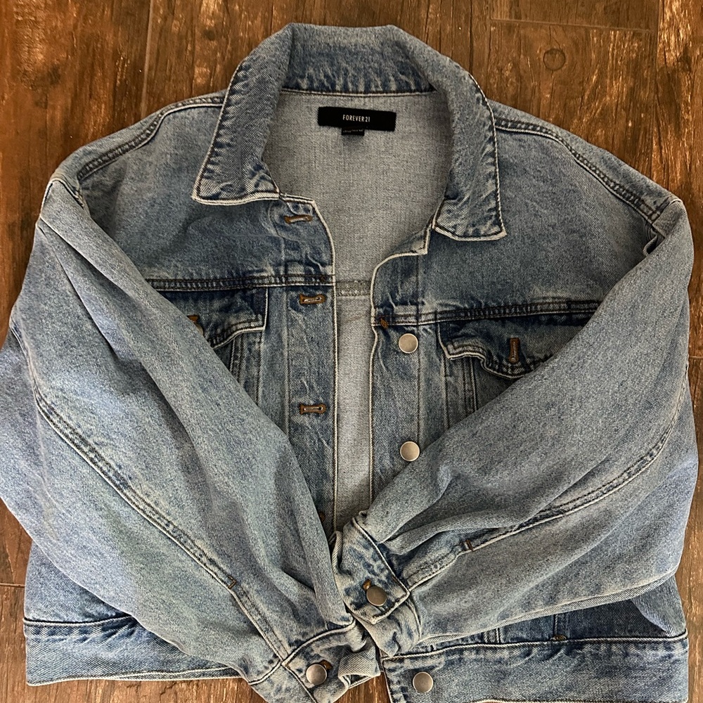 F21 - cropped denim jacket w puff sleeve